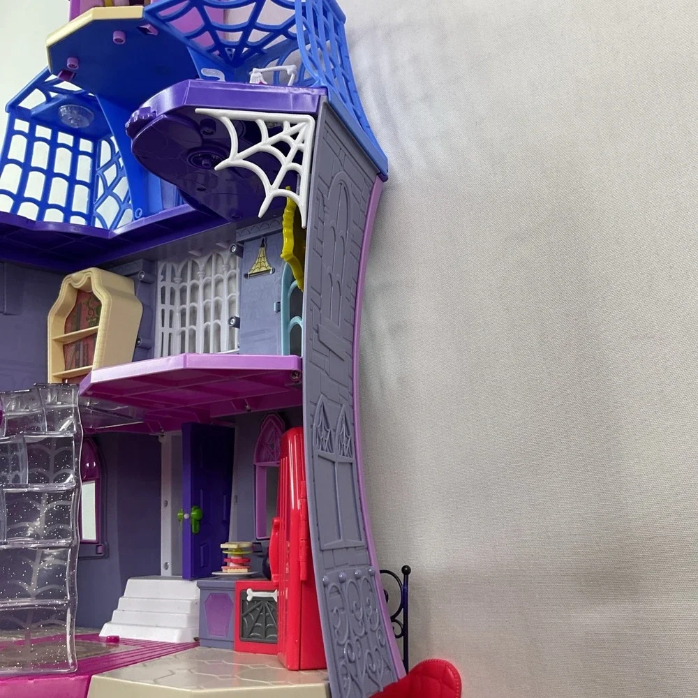 Disney Jr. Vampirina Scare B&B Doll Play‎ House Mansion Castle Playset House